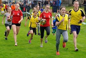 Michelle und Alina die Staffel Starterinnen